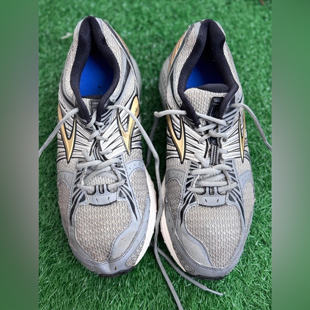 Brooks‎ Men’s Gray and Gold Athletic Shoes Size 12